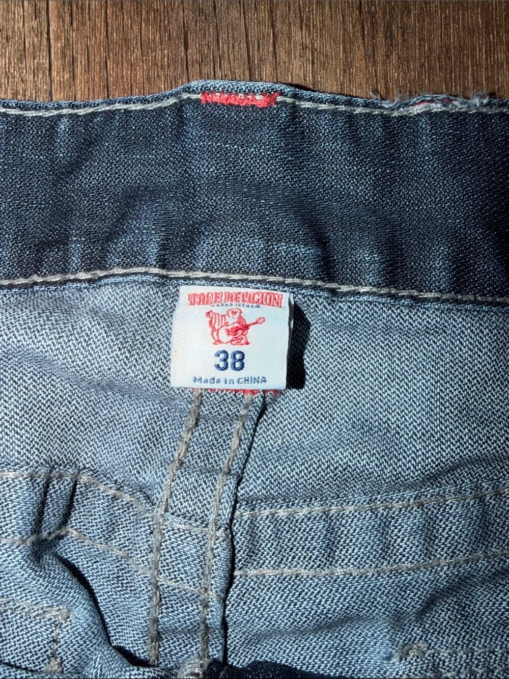 MENS TRUE RELIGION STRAIGHT JEANS DISTRESSED WITH RED STITCHING SIZE 38